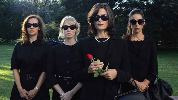 Las viudas de los jueves Poster 7