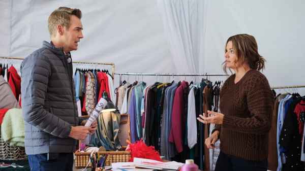 Lights, Camera, Christmas! Poster 5