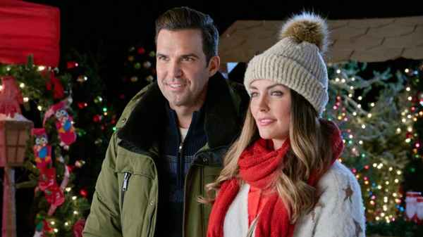 Long Lost Christmas Poster 3