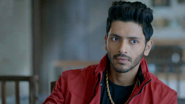 Love Aaj Kal Porshu Poster 1