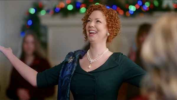 Love at the Christmas Contest Poster 4