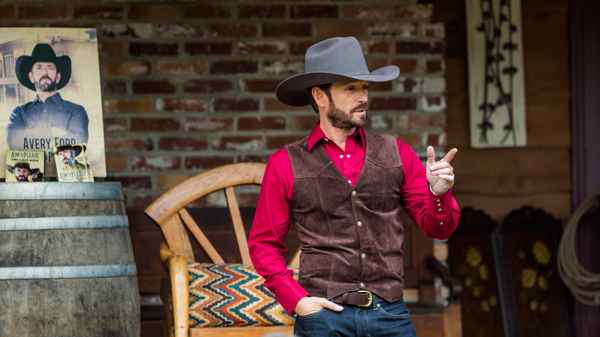 Love in Paradise Poster 7