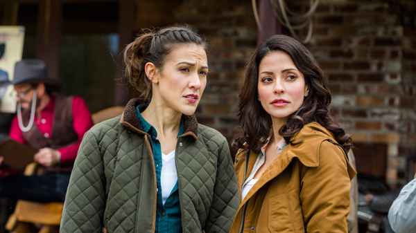 Love in Paradise Poster 6