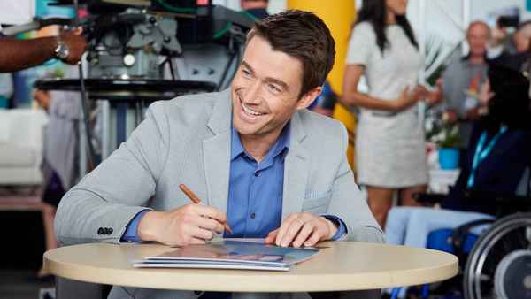 Love in Store Poster 3