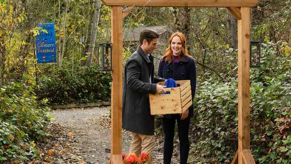 Love on Harbor Island Poster 2