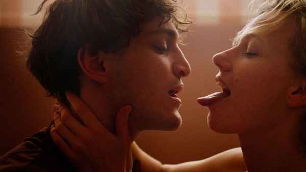 Love Steaks Poster 3