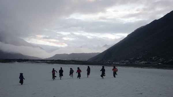 Lunana: A Yak In The Classroom Poster 6