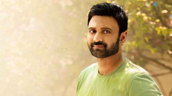 Malli Modalaindi Poster 2