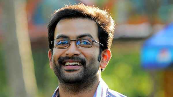 Manikyakallu Poster 1