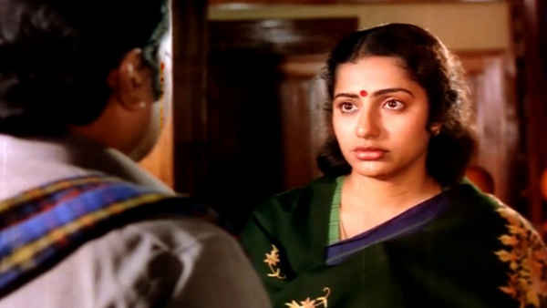 Manivathoorile Aayiram Sivarathrikal Poster 1