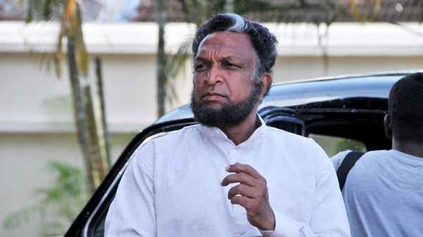 Meendum Oru Kadhal Kadhai Poster 3