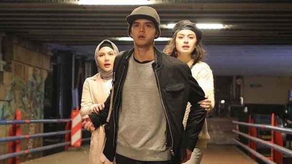 Mengejar Surga Poster 2