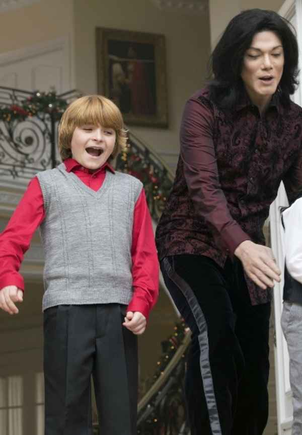 Michael Jackson: Searching for Neverland Poster 4