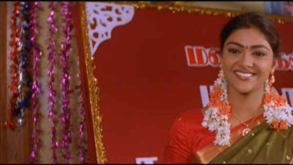 Middle Class Madhavan Poster 1