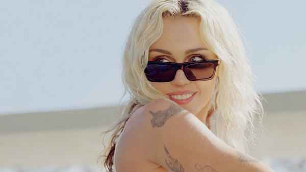 Miley Cyrus – Endless Summer Vacation Poster 3