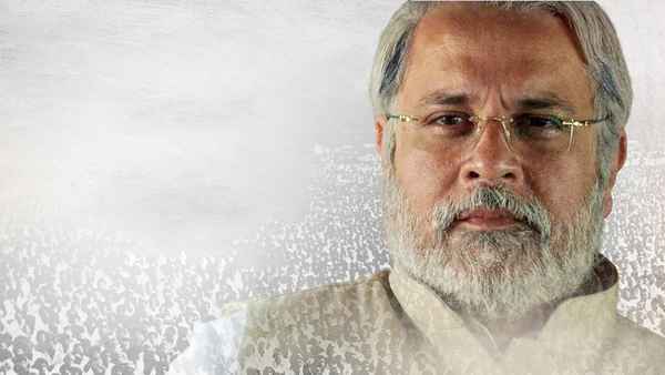 Modi: Journey of a common man Poster 1