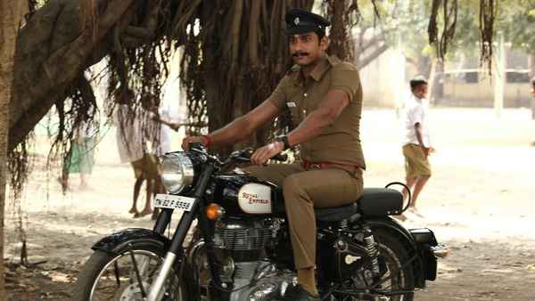 Naalu Policeum Nalla Irundha Oorum Poster 1