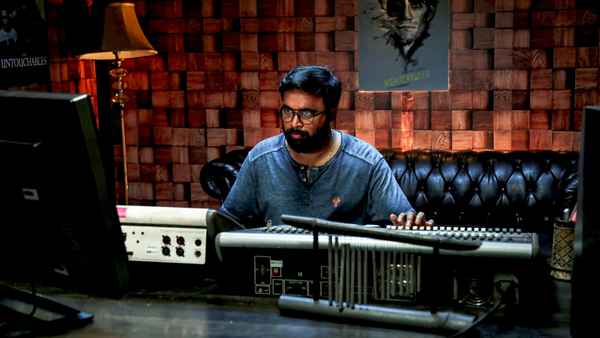 Naan Mirugamaai Maara Poster 1