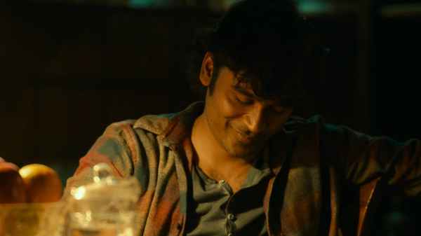 Naane Varuven Poster 1