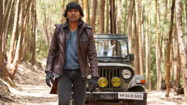 Naane Varuven Poster 7