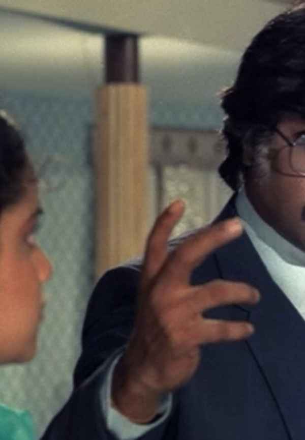 Nallavanukku Nallavan Poster 7