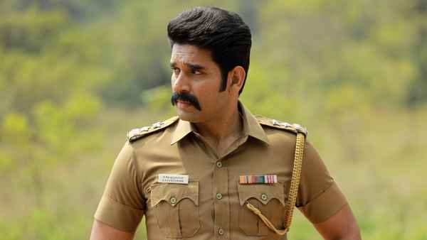 Nandhi Varman Poster 1