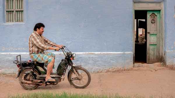 Nanpakal Nerathu Mayakkam Poster 3