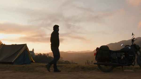 Neelakasham Pachakadal Chuvanna Bhoomi Poster 3