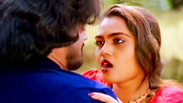 Neengal Kettavai Poster 1