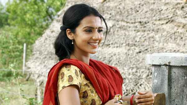 Nerungi Vaa Muthamidathe Poster 1