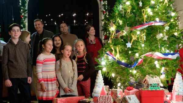 Never Kiss a Man in a Christmas Sweater Poster 4