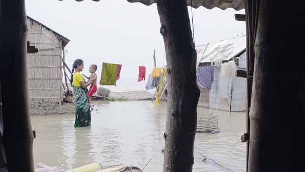 No Ground Beneath the Feet Poster 3