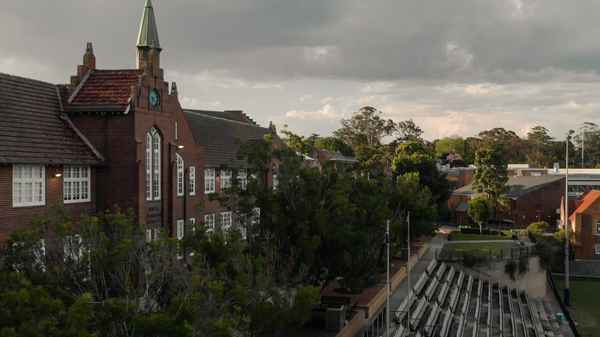 Now Tell Me What You See Poster 1