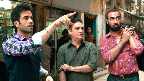 Bajatey Raho Poster 5