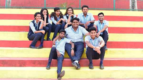 Oru Adaar Love Poster 4