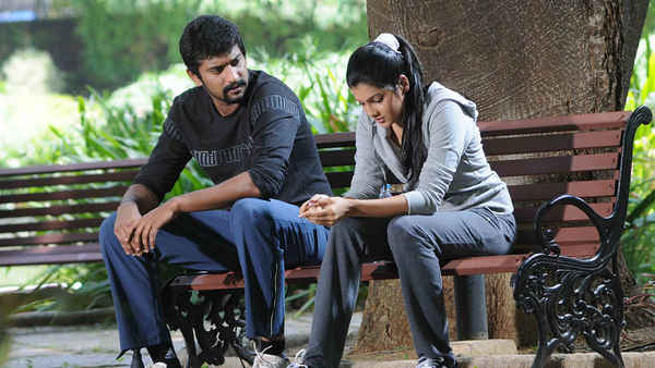 Oru Kanniyum Moonu Kalavaanikalum Poster 2