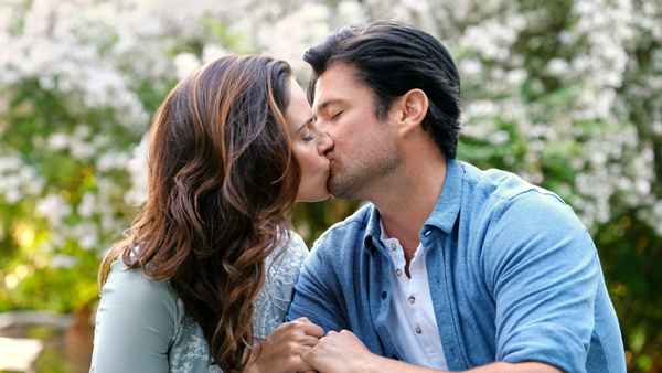 Over the Moon in Love Poster 1