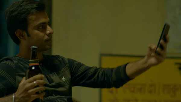 Panchayat Season 1 (पंचायत सीजन 1) Poster 1