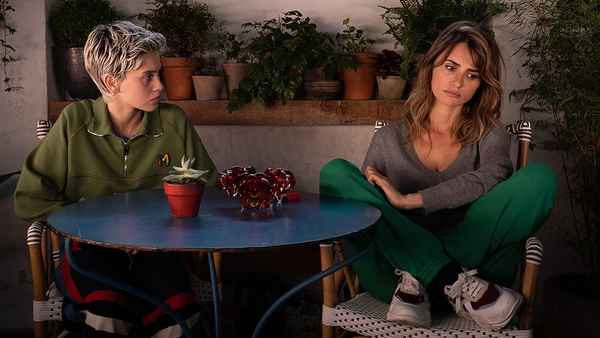 Parallel Mothers Poster 3