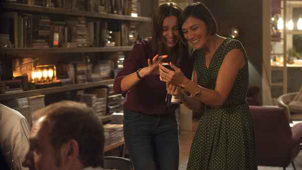 Perfect Strangers Poster 5