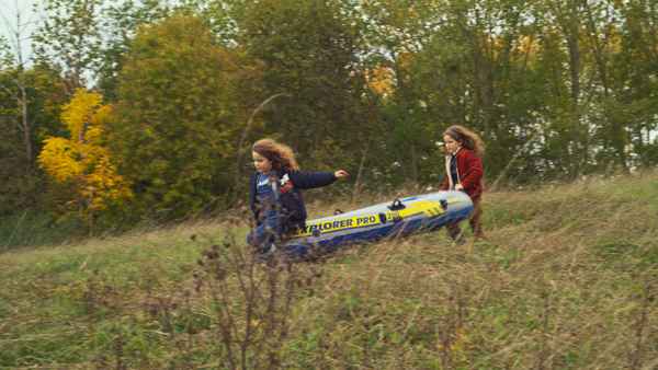 Petite Maman Poster 2