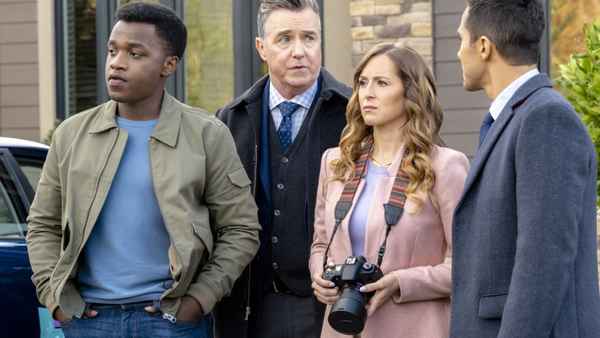 Picture Perfect Mysteries: Dead Over Diamonds Poster 3