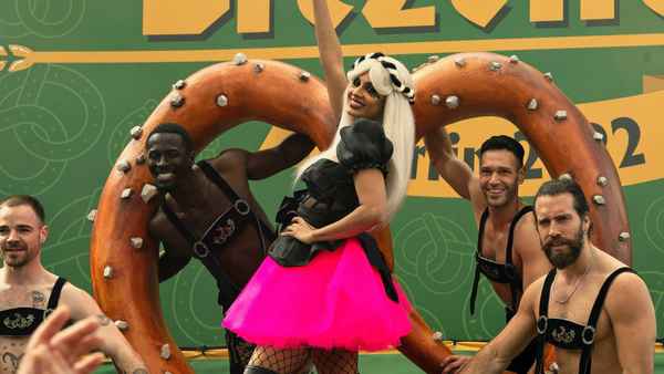 Pitch Perfect: Bumper in Berlin Poster 6