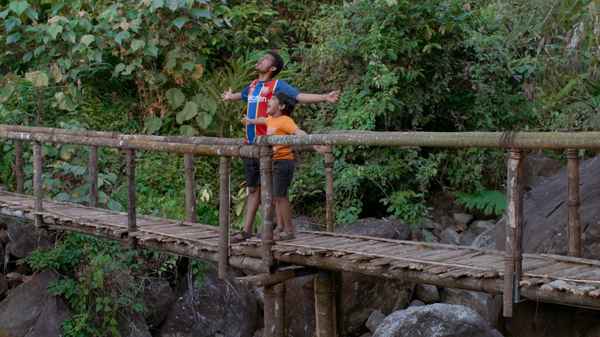 Prakashan Parakkatte Poster 4
