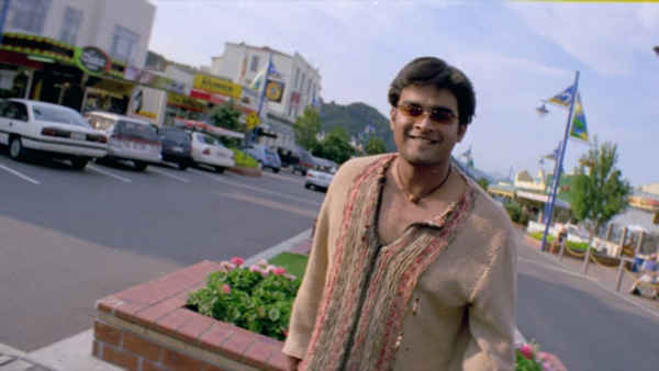 Priyamaana Thozhi Poster 1