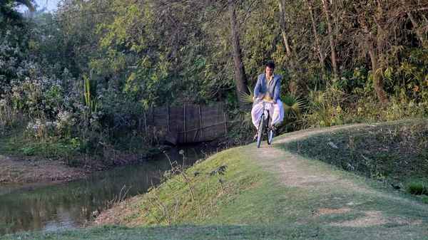 PutulNacher Itikatha Poster 1