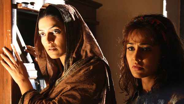 Ram Gopal Varma ki Aag Poster 6