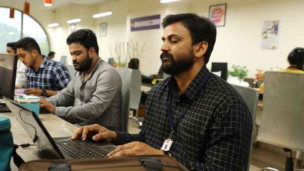 Rathnan Prapancha Poster 1