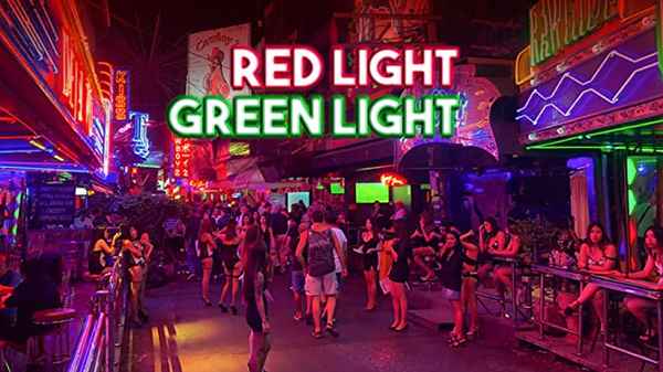 Red Light Green Light Poster 6