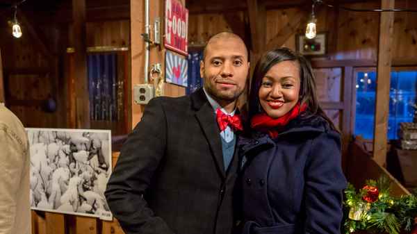 Romance at Reindeer Lodge Poster 4